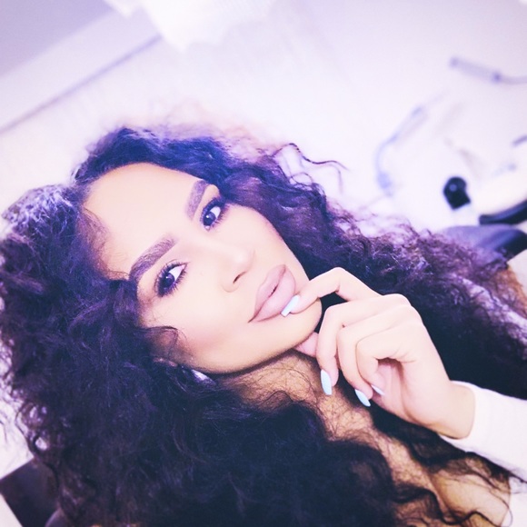 Meet your Posher, Shellica - Picture 1 of 1